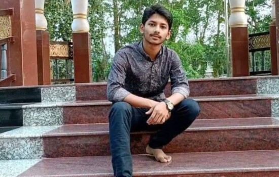 ছেলেকে নিয়ে যাচ্ছে পুলিশ; আতঙ্কে বাবার মৃত্যু