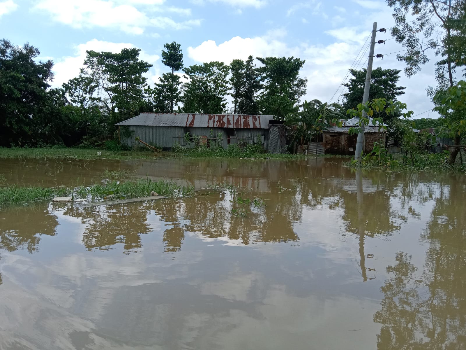 আবারো জুড়ীতে প্রবল বর্ষণ ও পাহাড়ি ঢলে ভয়াবহ বন্যা: পানি বন্দী অর্ধলক্ষাধীক মানুষ
