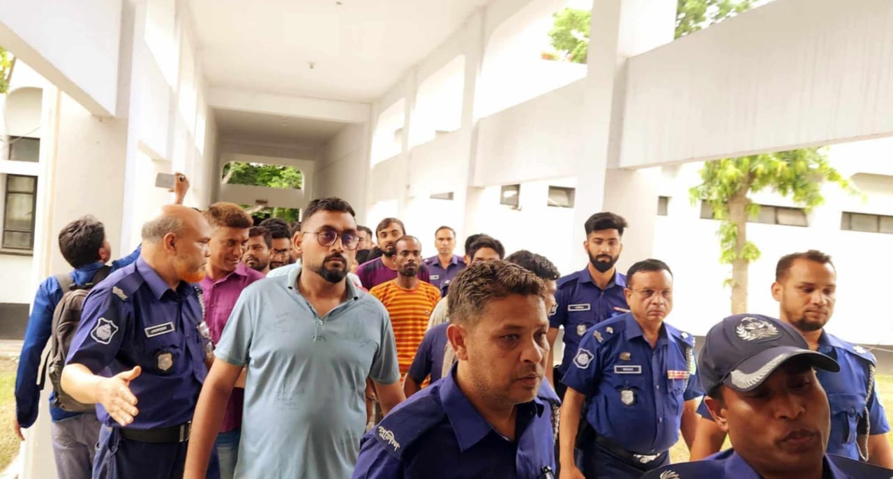 নাটোরে বিএনপি নেতা বাচ্চুর উপর হামলার মামলায় প্রধান আসামি কোয়েল ও ৯ জনকে গ্রেফতার করে কারাগারে প্রেরন