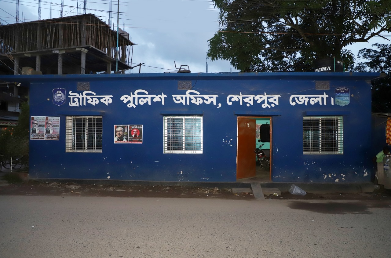 শেরপুরে হাইওয়ে থানায় বেপরোয়া পুলিশের হাতে ২ সাংবাদিক লাঞ্ছিত