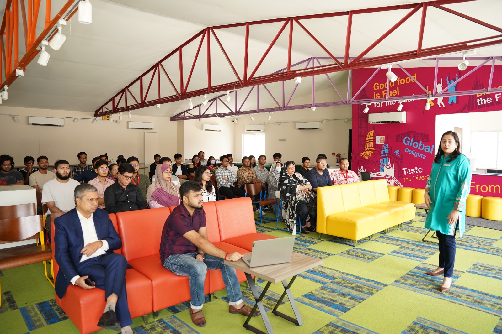 *ইউসিবি’তে মোনাশ ফাউন্ডেশনের ওরিয়েন্টেশন শুরু*