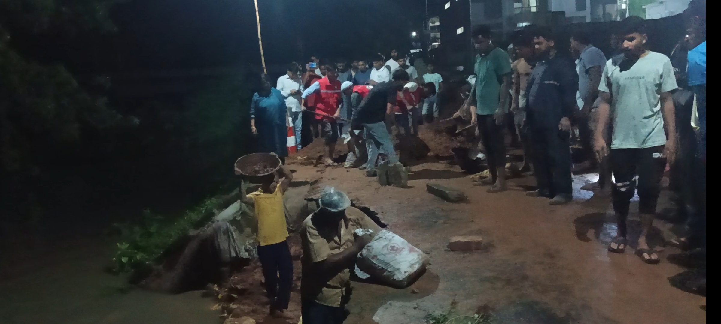 ঠাকুরগাঁওয়ে টানা বৃষ্টিতে নিম্মাঞ্চল প্লাবিত:বন্যায় অনভ্যস্ত