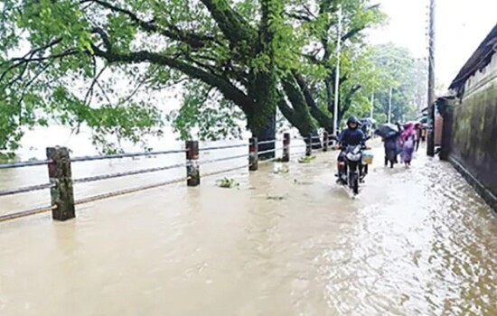 পাহাড়ি ঢলে বিপর্যস্ত হচ্ছে সিলেট অঞ্চল
