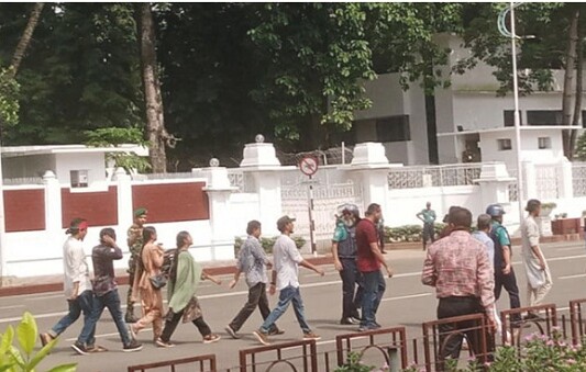 রাষ্ট্রপতিকে স্মারকলিপি দিলেন কোটাবিরোধীরা