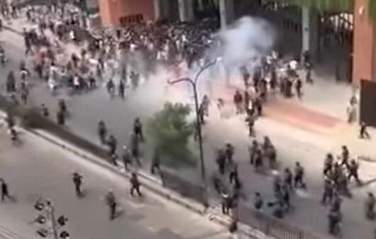 বাড্ডায় শিক্ষার্থীদের সঙ্গে পুলিশের ধাওয়া-পাল্টা ধাওয়া