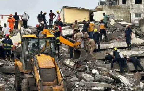 ভারতে ৬ তলা ভবন ধস, বহু হতাহতের শঙ্কা