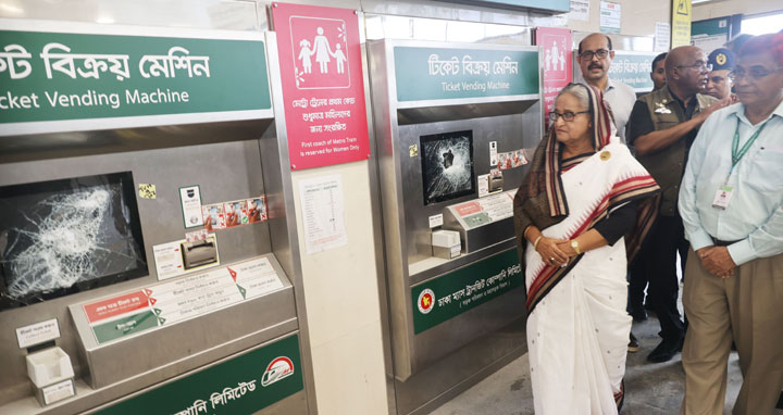 ক্ষতিগ্রস্ত মেট্রো স্টেশন পরিদর্শন করলেন প্রধানমন্ত্রী
