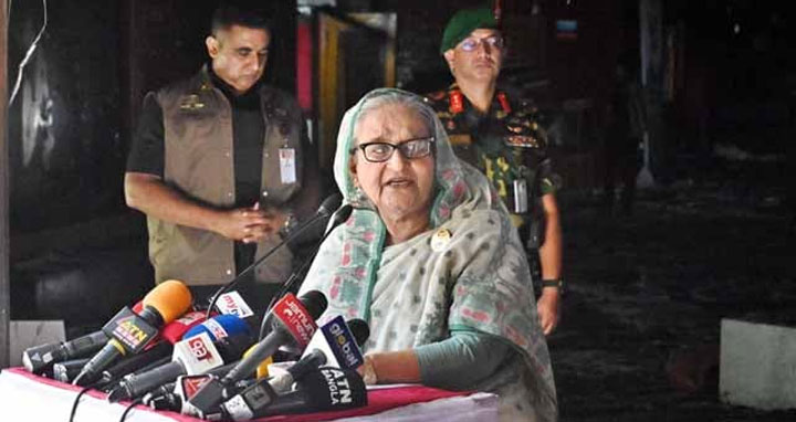 ধ্বংসযজ্ঞের সঙ্গে জড়িত অপরাধীদের গ্রেপ্তার করে বিচারের আওতায় আনতে সহায়তা করুন : প্রধানমন্ত্রী