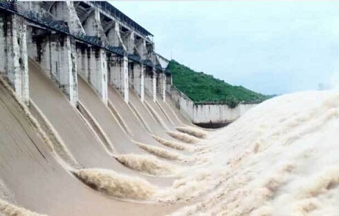 ফারাক্কা বাঁধ: একদিনেই ১১ লাখ কিউসেক পানি ছাড়লো ভারত