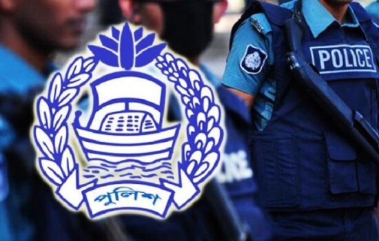 আত্মগোপনে এক ডজনেরও বেশি পুলিশ কর্মকর্তা