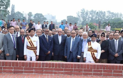 জাতীয় স্মৃতিসৌধে প্রধান বিচারপতির শ্রদ্ধা নিবেদন