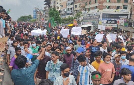 যাত্রাবাড়ীতে শিক্ষার্থীদের বিক্ষোভ, রাস্তায় নেই পুলিশ