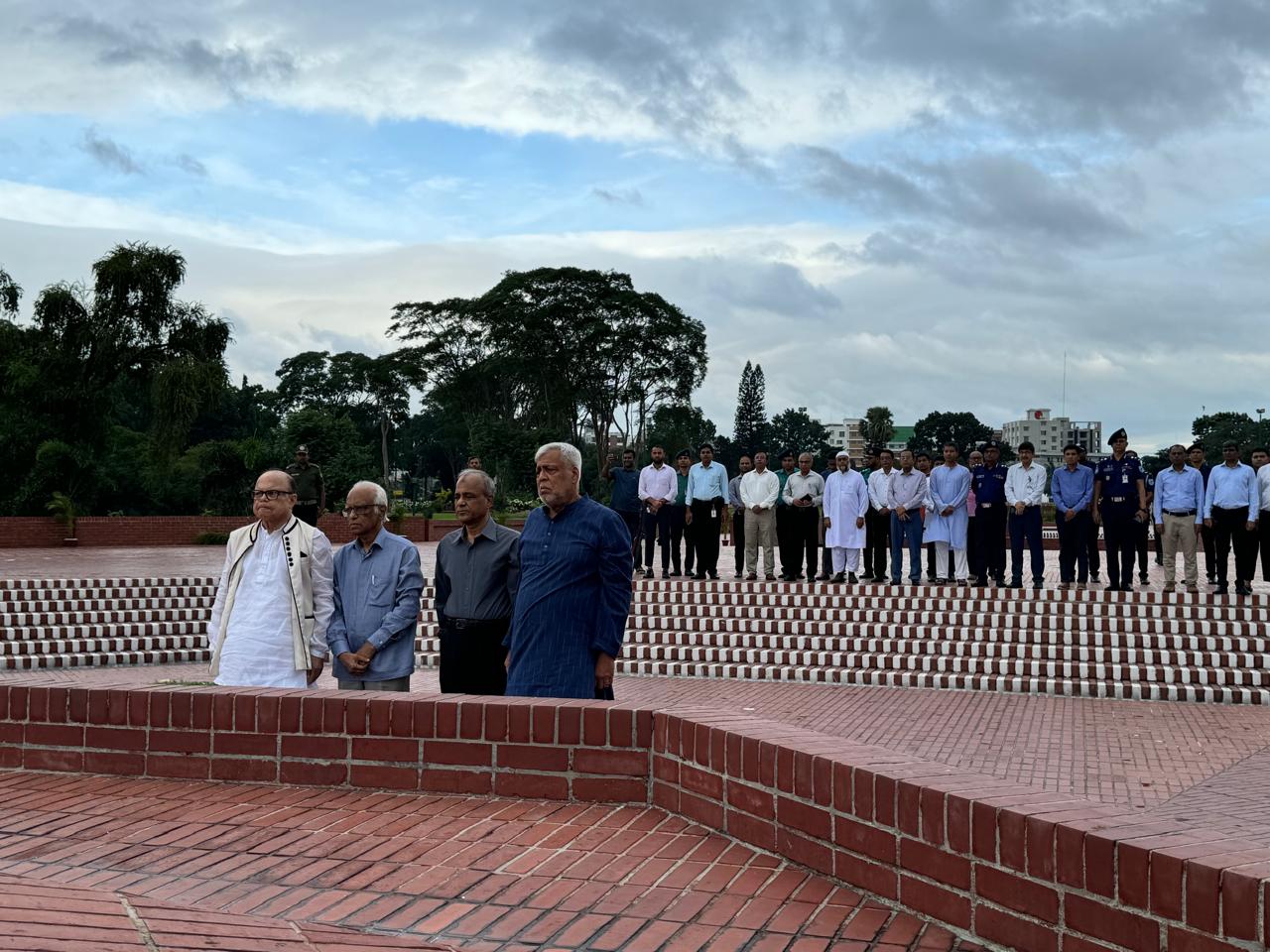স্বরাষ্ট্র ও কৃষি উপদেষ্টাসহ নতুন চার উপদেষ্টার জাতীয় স্মৃতিসৌধে শ্রদ্ধা নিবেদন