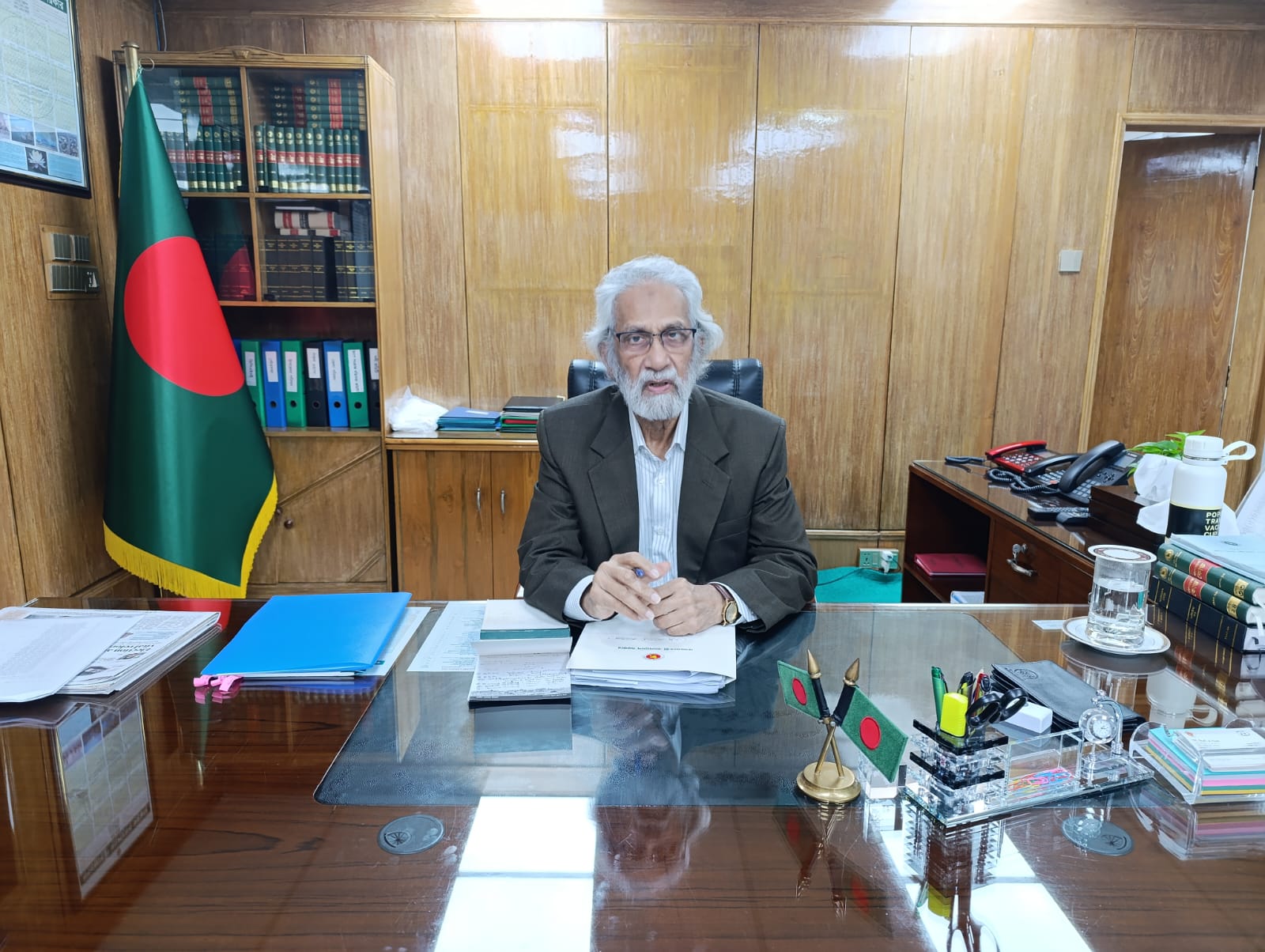 “দেশের ১২টি সিটি কর্পোরেশনের মেয়রকে অপসারণ করে প্রজ্ঞাপন জারি হয়েছে”  -স্থানীয় সরকার উপদেষ্টা