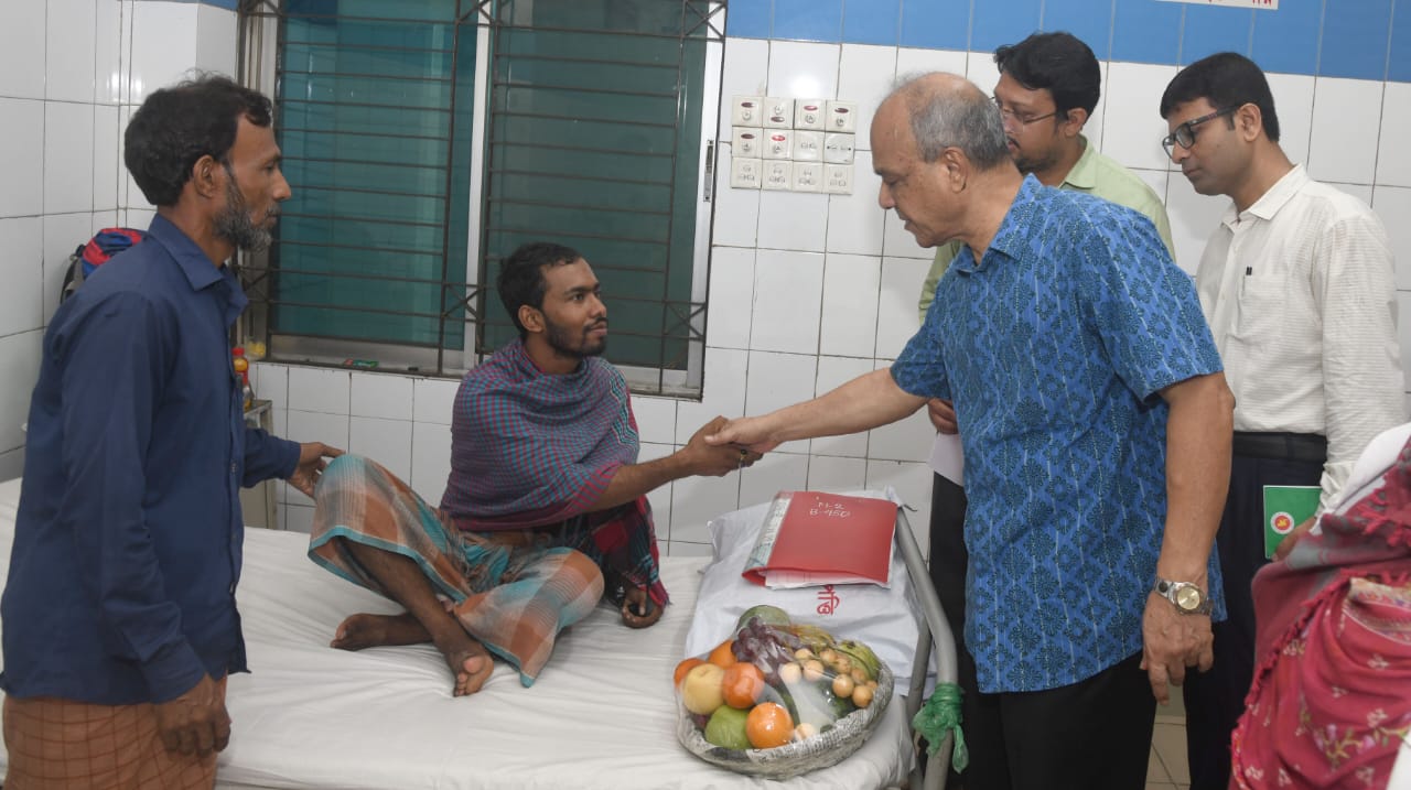 বৈষম্য বিরোধী ছাত্র আন্দোলনে আহতদের চিকিৎসায় সরকার সব ধরনের সহযোগিতা করবে- স্বরাষ্ট্র উপদেষ্টা