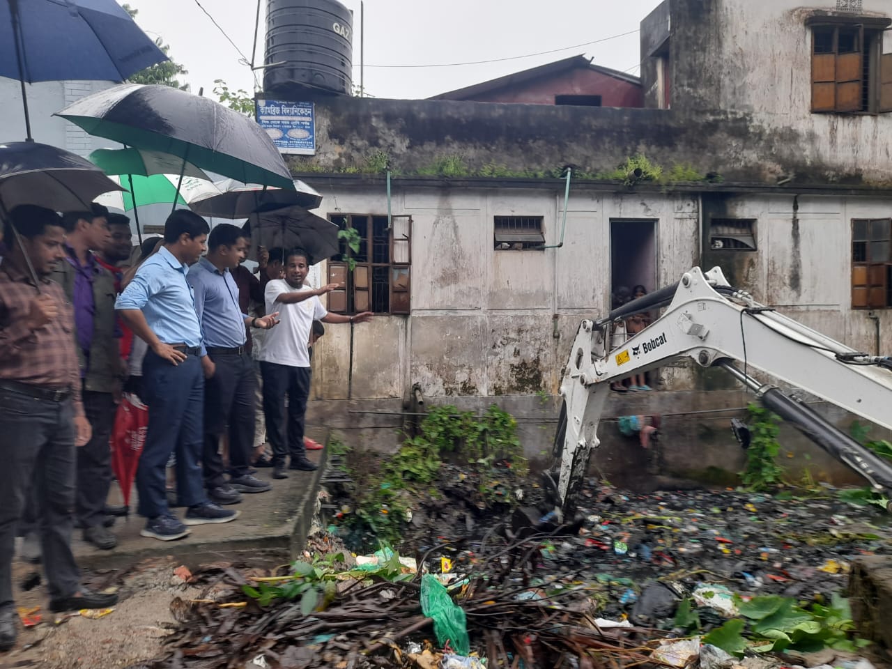 দীর্ঘদিনের ময়লা আর্বজনা ও দখল দূষনে ভরপুর দাউদকান্দির বলদা খাল পরিস্কার কার্যক্রম শুরু