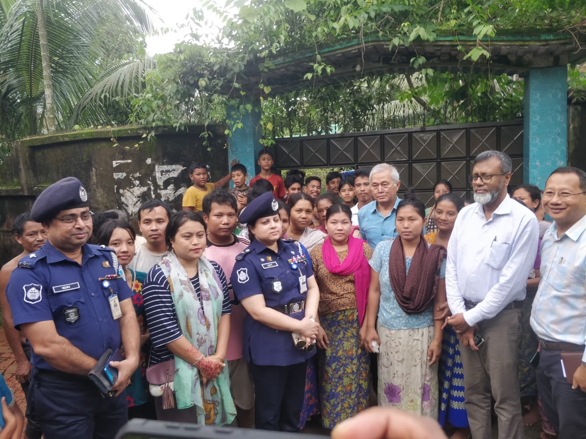 খাগড়াছড়িতে বানভাসীদের মাঝে ছুটে যান পার্বত্য চট্টগ্রাম বিষয়ক উপদেষ্টা