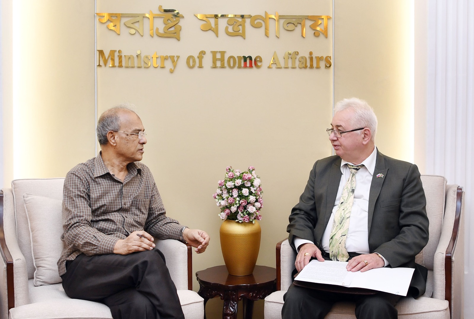 স্বরাষ্ট্র উপদেষ্টার সঙ্গে রাশিয়ার রাষ্ট্রদূত এর সাক্ষাৎ