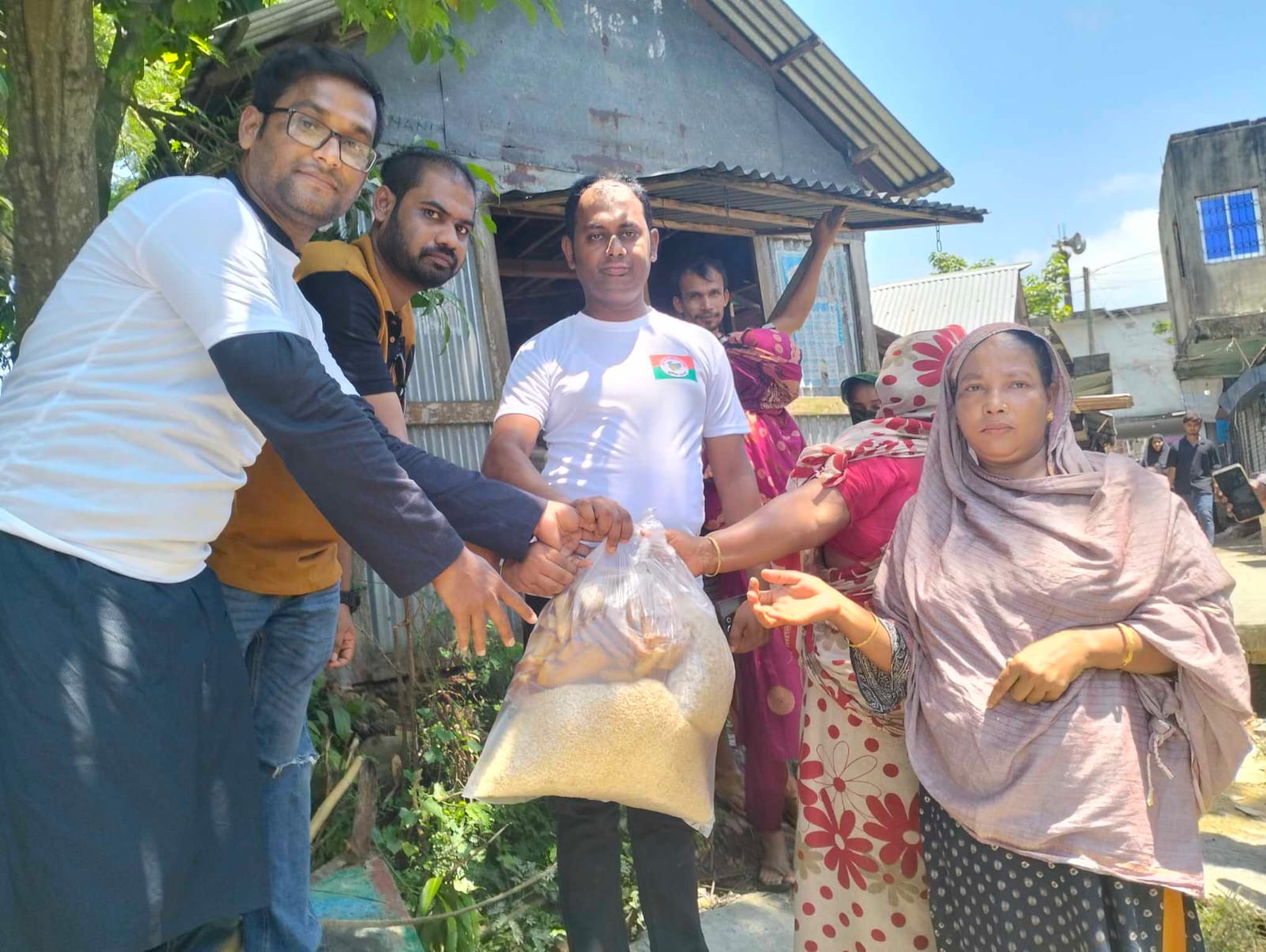 তিতাসে বন্যার্তদের পাশে দাঁড়ালো ঢাকাস্থ দাউদকান্দি  জাতীয়তাবাদী ছাত্র ফোরাম