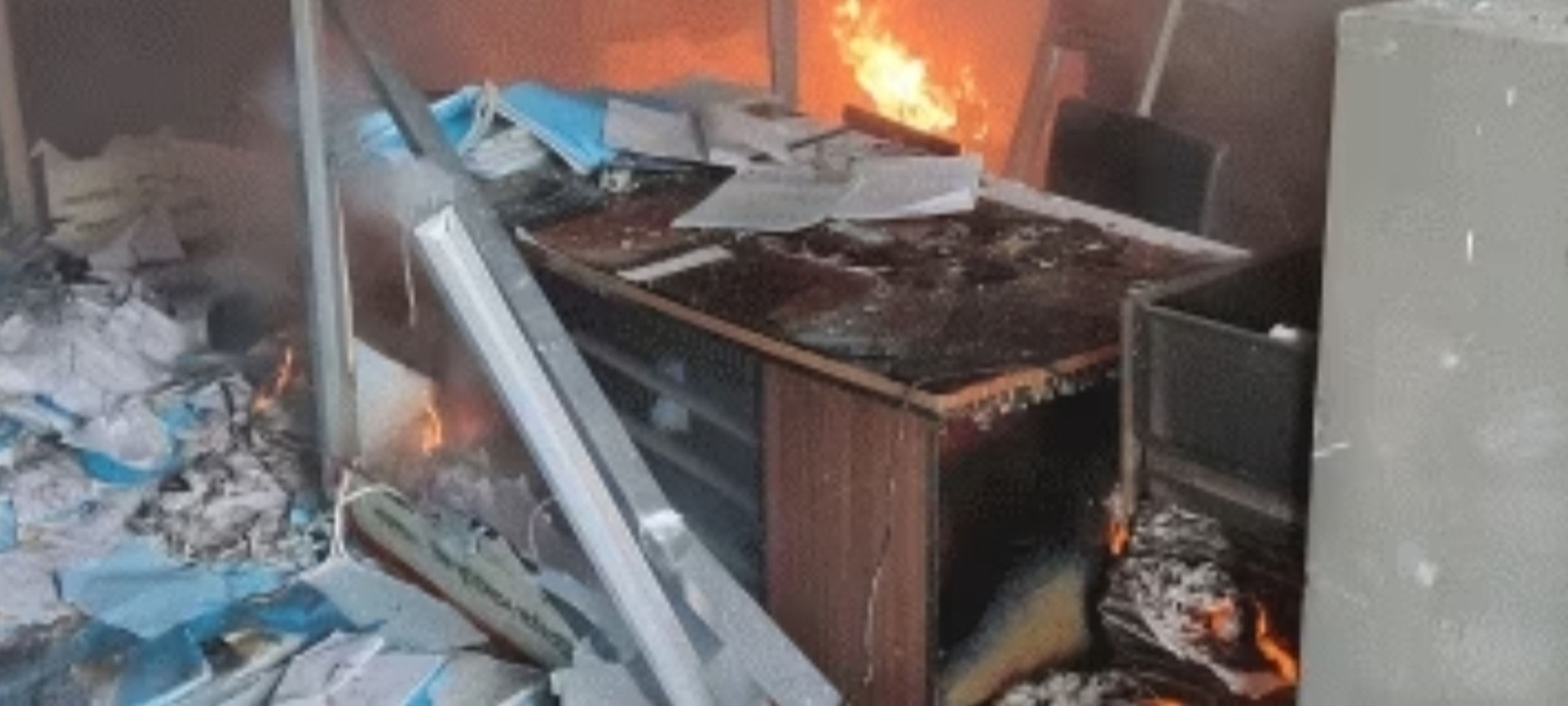 ঠাকুরগাঁওয়ে বিএনপি-আওয়ামী লীগ অফিসে অগ্নিসংযোগ।আহত অর্ধশতাধিক