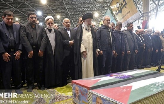 হানিয়ার জানাজা ইমামতি করলেন খামেনি