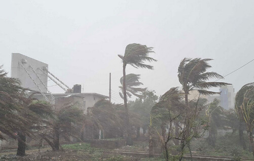 রাতেই ১৮ অঞ্চলে ঝড়ের আভাস, সতর্কসংকেত