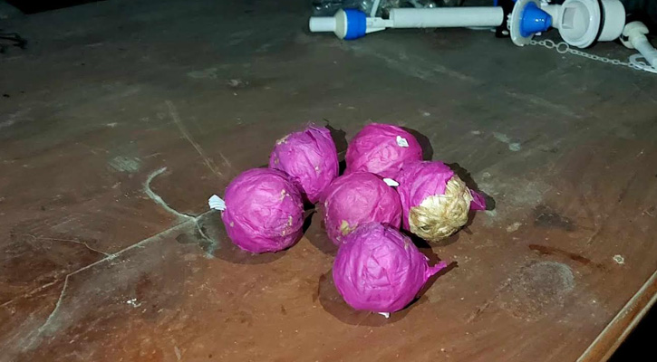 মানিকগঞ্জে, হরিরামপুরে৬ টি ককটেল সদৃশ্যবস্তু উদ্ধার