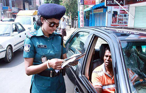 ঢাকায় একদিনে ট্রাফিক আইনে ২৯২ মামলা, জরিমানা ১৭ লাখ