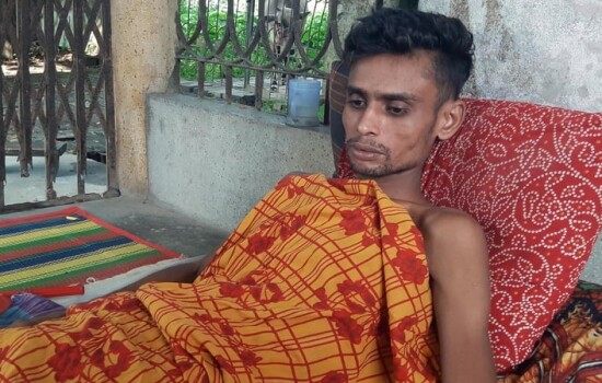 ৩ দিনের শিশুকে বিক্রি করে গুলিবিদ্ধ স্বামীর চিকিৎসা করাচ্ছেন রোকেয়া