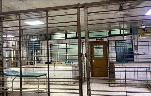 ঢামেকে চিকিৎসকদের কর্মবিরতি, জরুরি বিভাগসহ সব সেবা বন্ধ