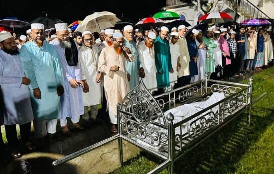 মা-বাবার কবরের পাশে চিরনিদ্রায় শায়িত রুহুল আমিন গাজী