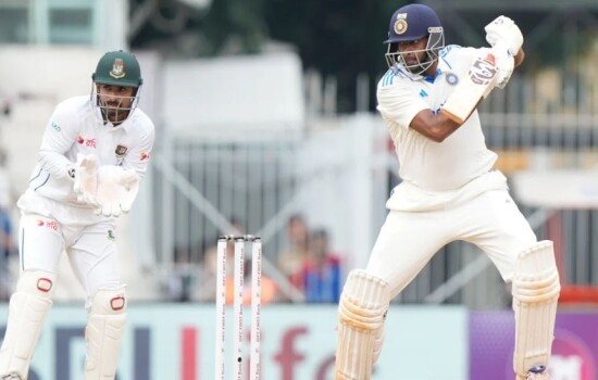 বাংলাদেশকে হতাশার সাগরে ডুবিয়ে প্রথমদিন শেষ করল ভারত