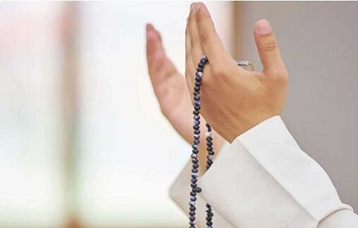 জুমার দিন যে দোয়া পাঠে ৮০ বছরের গুনাহ মাফ হয়