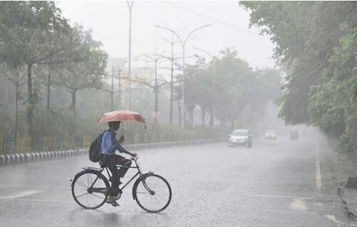 ঢাকায় আজও বৃষ্টি, তাপমাত্রা নিয়ে দুঃসংবাদ