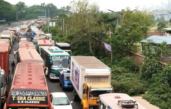 ঢাকা-চট্টগ্রাম মহাসড়কে তীব্র যানজট