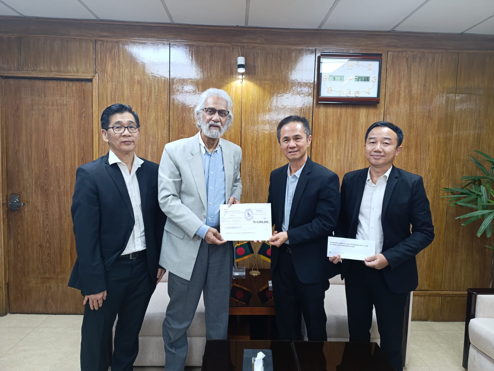 “বন্যার্তদের জন্য ৪০ লাখ টাকা অনুদান দিলো সিপি বাংলাদেশ কোম্পানি লিমিটেড”