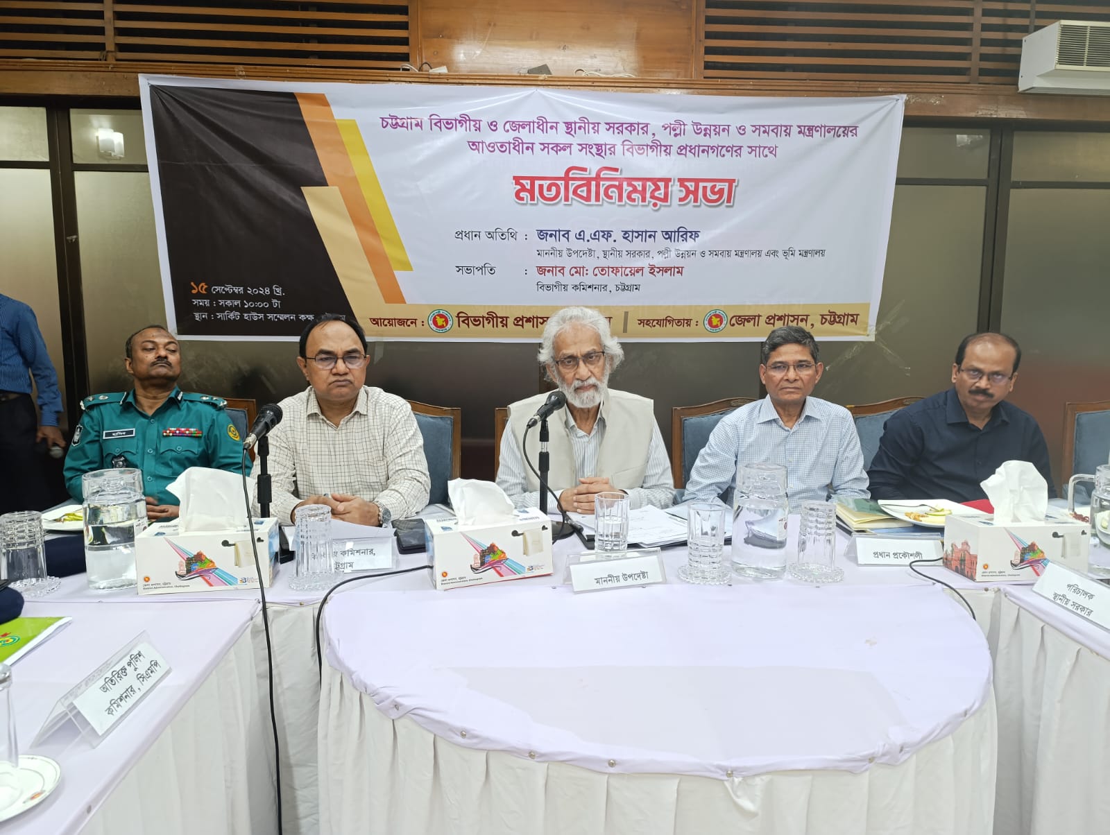 “চট্টগ্রামে বন্যা পরবর্তী চ্যালেঞ্জ মোকাবিলায় সম্মিলিত প্রচেষ্টা জরুরী” – স্থানীয় সরকার উপদেষ্টা