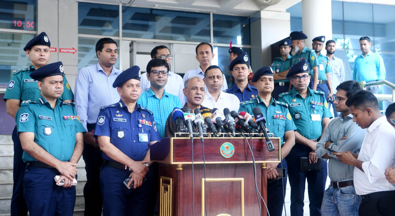 ঢাবি ও জাবিতে দুজনকে পিটিয়ে হত্যা, যা বললেন স্বরাষ্ট্র উপদেষ্টা