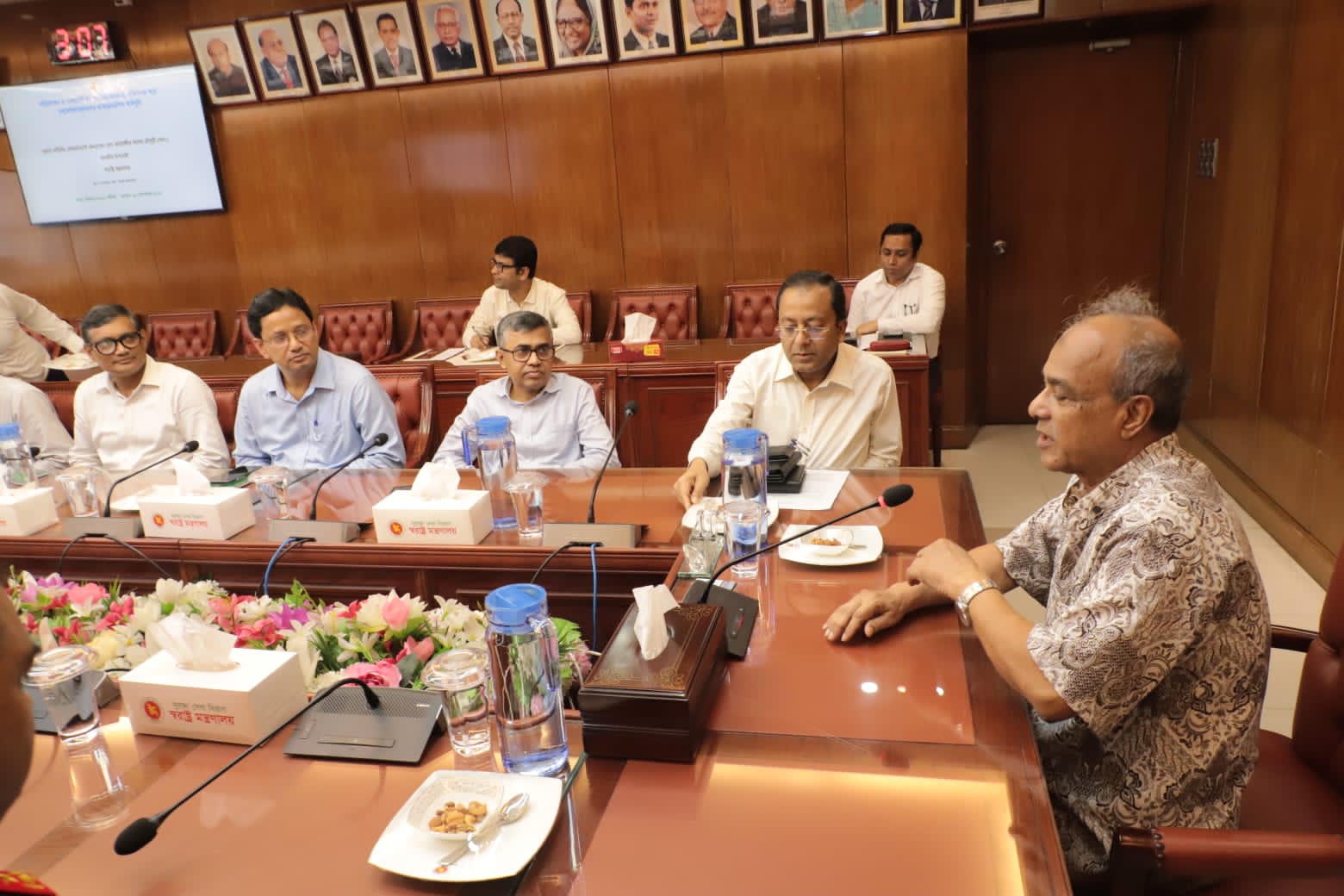 পাসপোর্ট অধিদপ্তরে নবযোগদানকৃত কর্মকর্তাদের উদ্দেশ্যে স্বরাষ্ট্র উপদেষ্টা