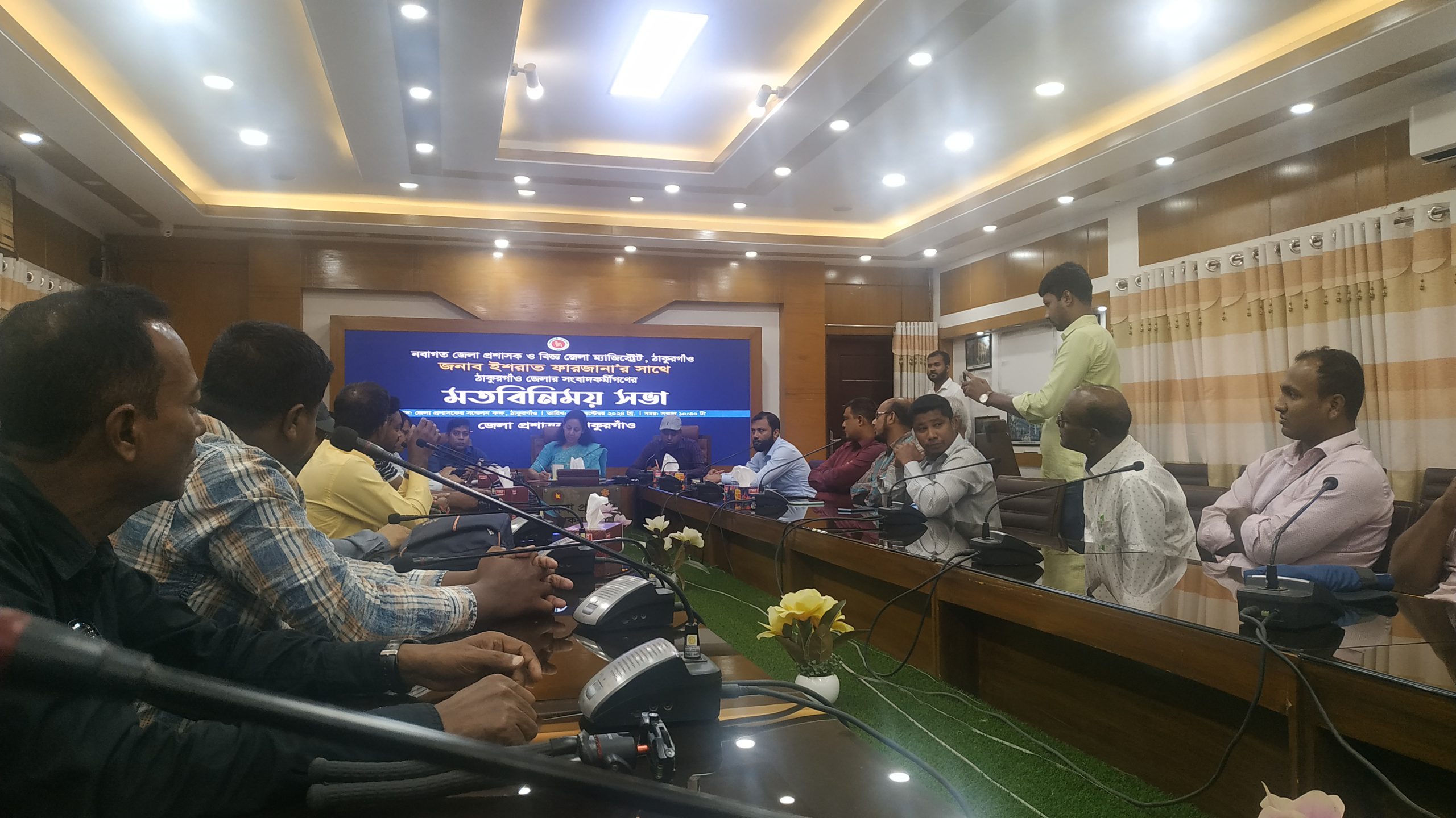 ঠাকুরগাঁওয়ে নবাগত জেলা প্রশাসকের সাথে সাংবাদিকদের মতবিনিময় সভা