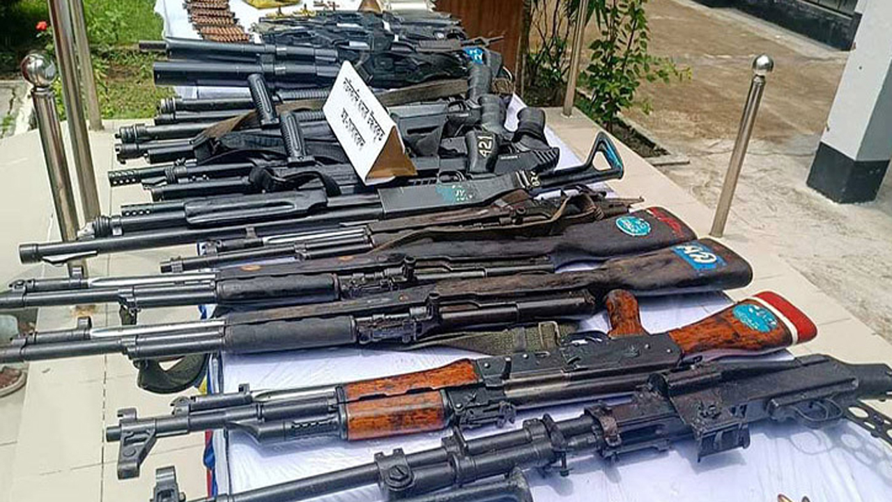 যৌথ বাহিনীর অভিযানে সারাদেশে গত ২১ দিনে ২১৬টি অস্ত্র উদ্ধার ও ৯২ জন গ্রেপ্তার