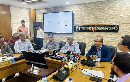 নিত্যপণ্যের দাম কমানোর জন্য কাজ করছি: বাণিজ্য উপদেষ্টা