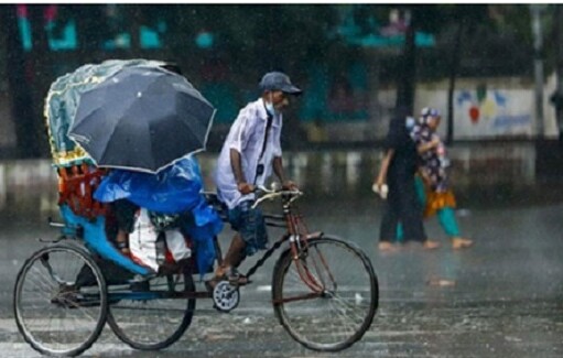 ঢাকায় গুঁড়ি গুঁড়ি বৃষ্টি আর ঝড়ো বাতাস