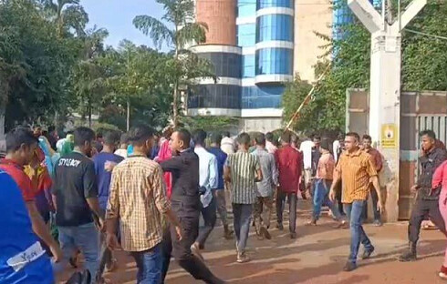 আশুলিয়ায় আজও শ্রমিক বিক্ষোভ, অর্ধশত কারখানা ছুটি ঘোষণা