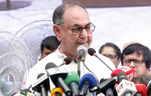 চট করে চলে আসেন, দেশের জনগণ আপনার অপেক্ষায়: শেখ হাসিনার উদ্দেশ্যে মির্জা আব্বাস