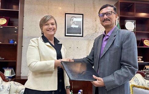 পররাষ্ট্র উপদেষ্টার কাছে পরিচয়পত্র পেশ করলেন ইউনিসেফের প্রতিনিধি