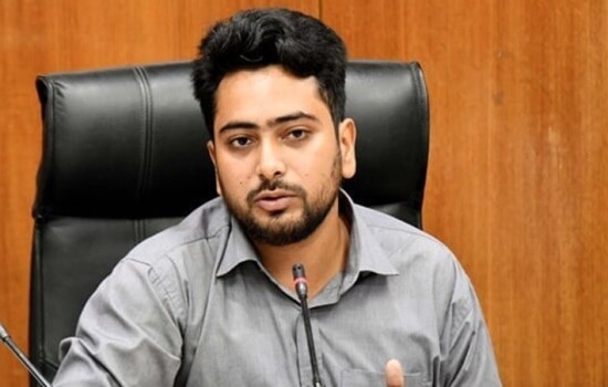 রাষ্ট্রপতি ইস্যুতে আলোচনার মাধ্যমে সিদ্ধান্ত আসবে : উপদেষ্টা নাহিদ