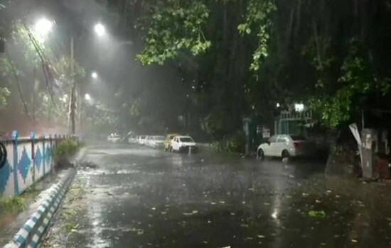 খুলনায় ‘দানা’র প্রভাবে বৃষ্টি শুরু, উপকূলে বাড়ছে উৎকণ্ঠা