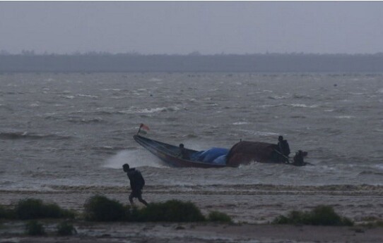 প্রবল শক্তি নিয়ে ওড়িশায় আছড়ে পড়েছে ঘূর্ণিঝড় দানা