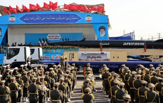 যুদ্ধের প্রস্তুতি নিয়ে অপেক্ষা করছে ইরান